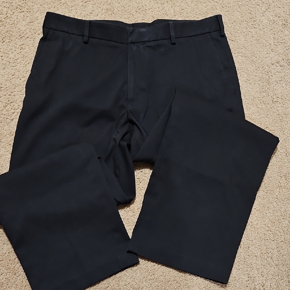 Van Heusen Men's Black Dress Pants